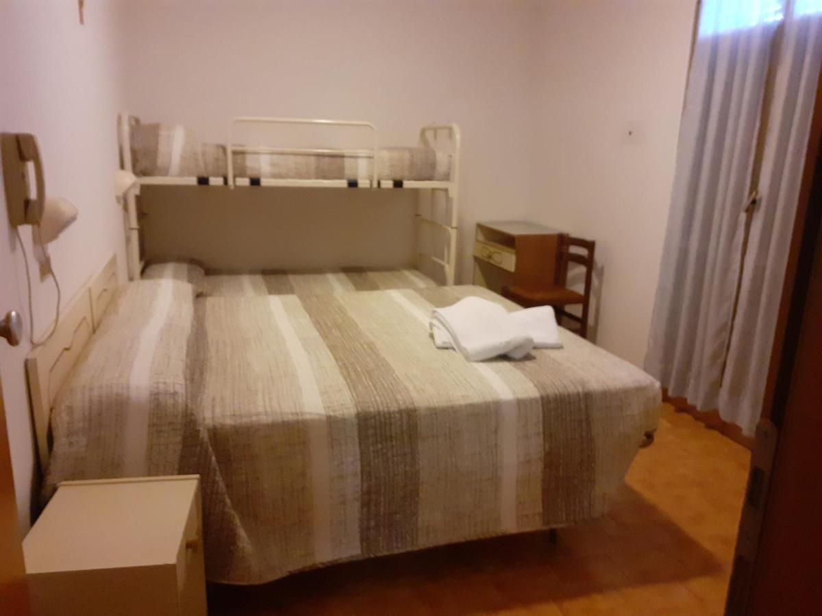 Hotel Rossini Ріміні Екстер'єр фото