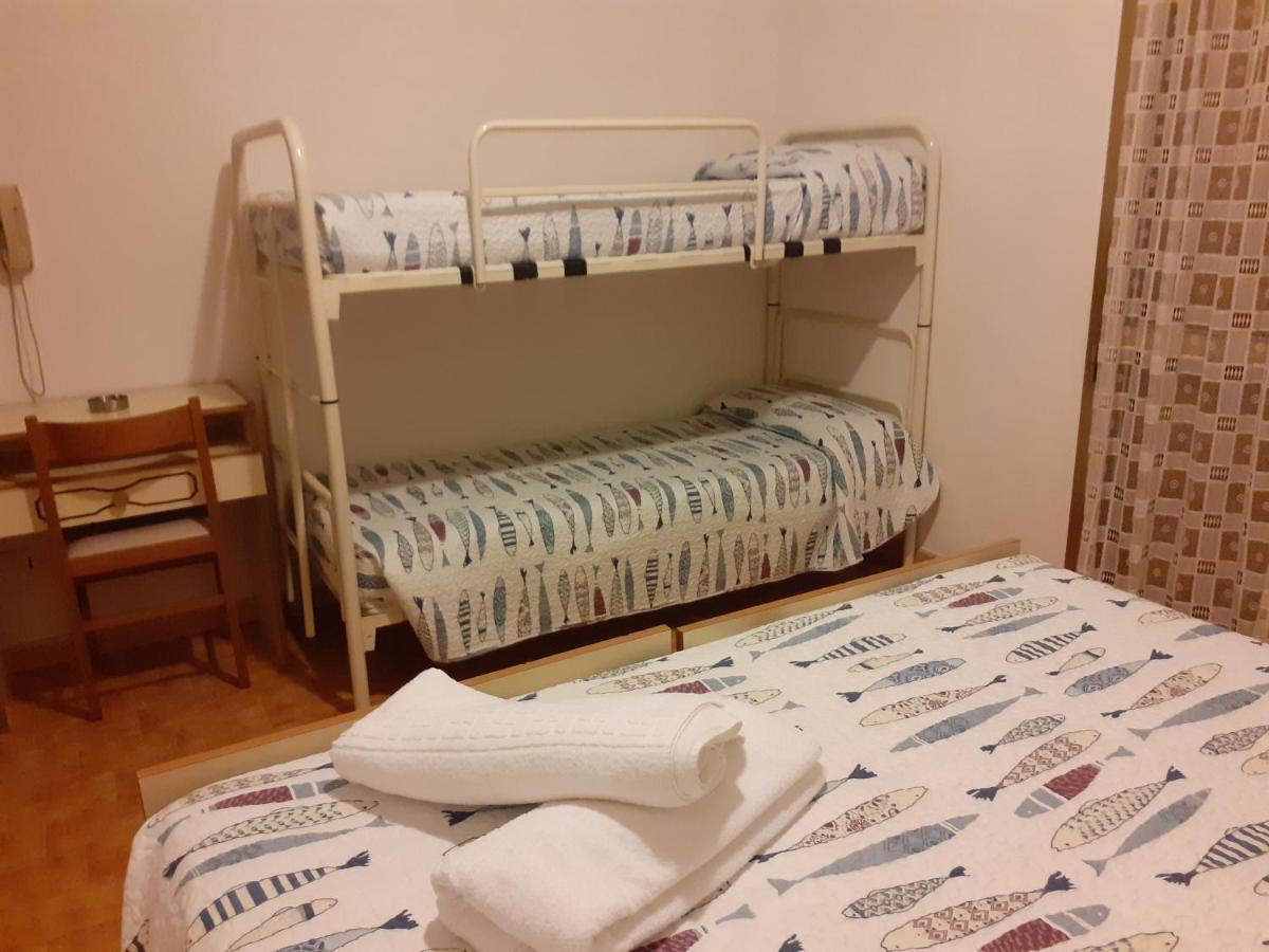Hotel Rossini Ріміні Екстер'єр фото